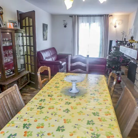 Holiday Les Fees-2 度假居 *